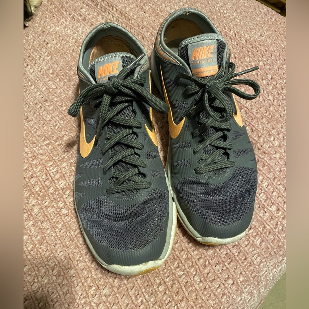 Women’s Nike Grey and Peach Sneakers